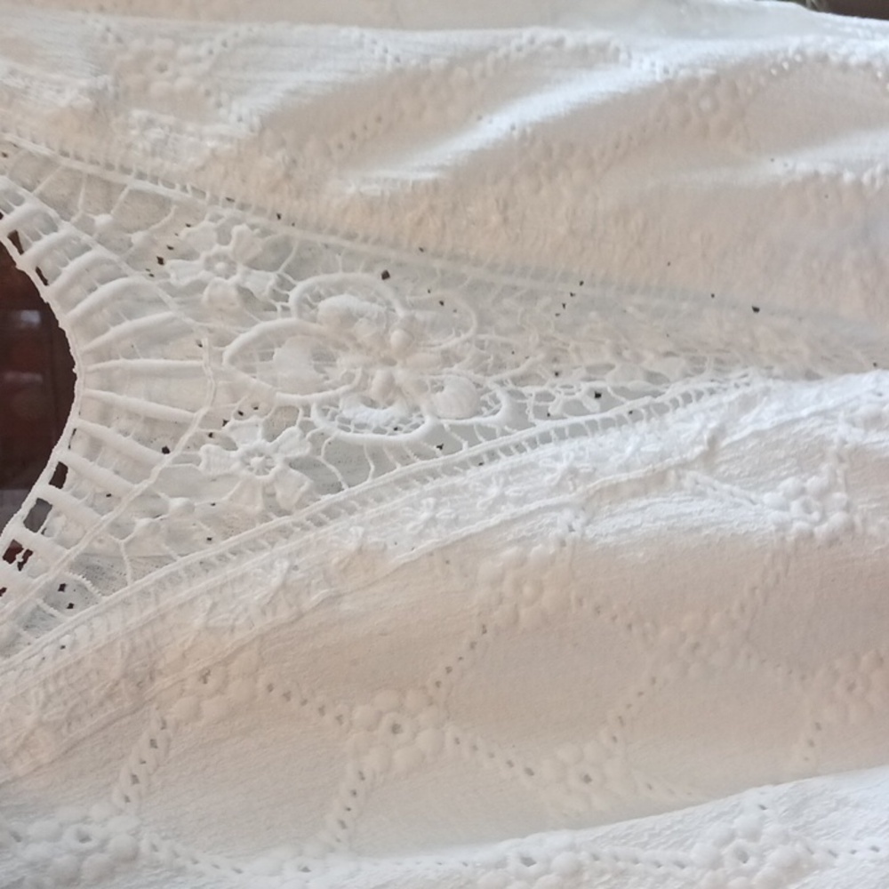 Womans L Top S/S Eyelet and Lace New IB